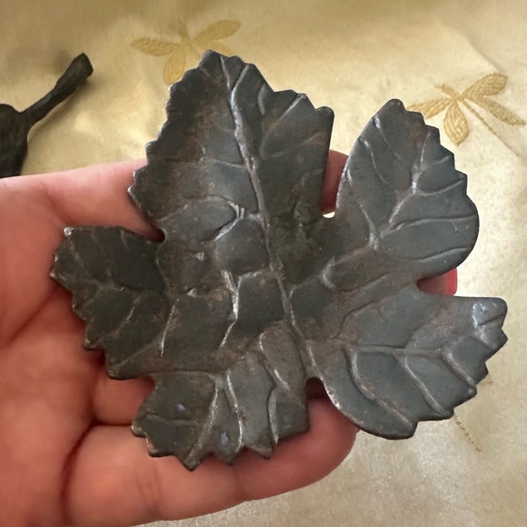 Set of 4 Hand Forged Primitive Farmhouse Rustic Iron Metal Leaves for Decor. - Picture 5 of 12